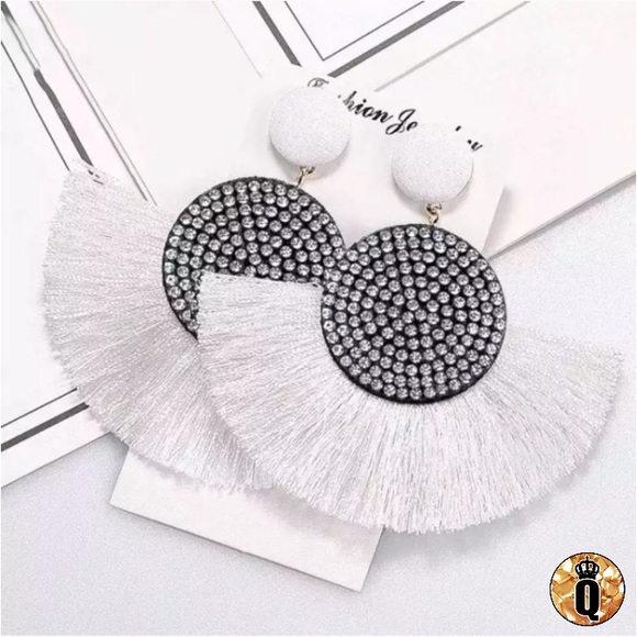 🔴5/$15⚠️𝗖𝗟𝗘𝗔𝗥𝗔𝗡𝗖𝗘⚠️White Earrings NEW - Picture 10 of 10
